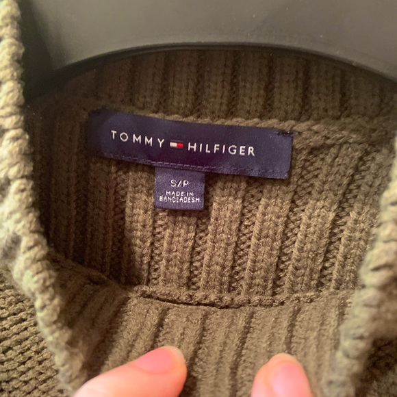 Cropped Cable Knit Sweater - Picture 3 of 5